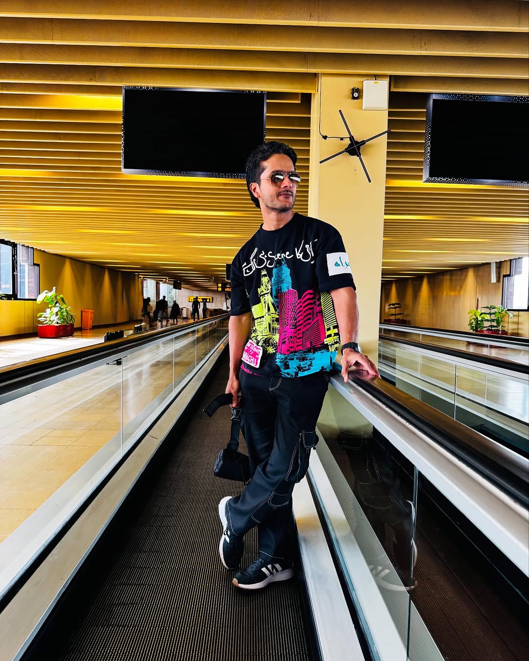 Cargo pant with white thread